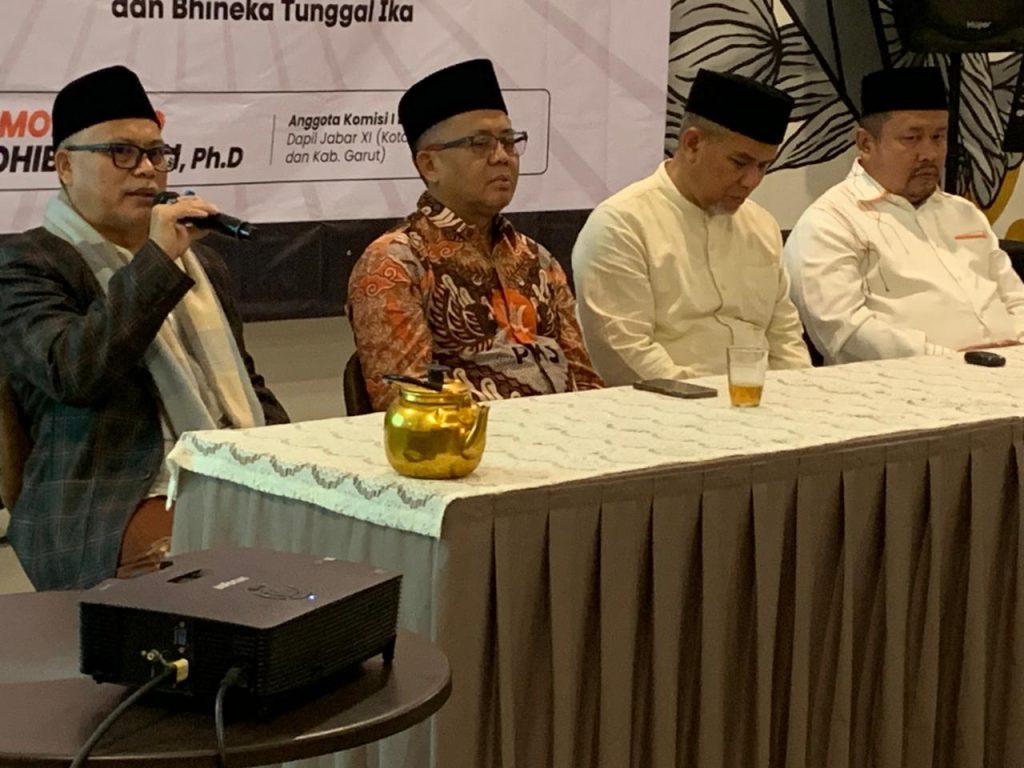 Silaturahmi Keumatan ini dihadiri oleh Ketua FPP Kota Tasikmalaya KH Nono Nurul Hidayat, bersama Sekretaris Jenderal FPP KH. Drs. Utang Mubarok, Ketua Majelis Syuro PKS, H. Mohamad Sohibul Iman, Ph.D., Wakil Ketua DPRD Kota Tasikmalaya, H. Heri Ahmadi, dan Ketua DPD PKS Kota Tasikmalaya, Agus Sugiarto, S.Pd., M.M.
