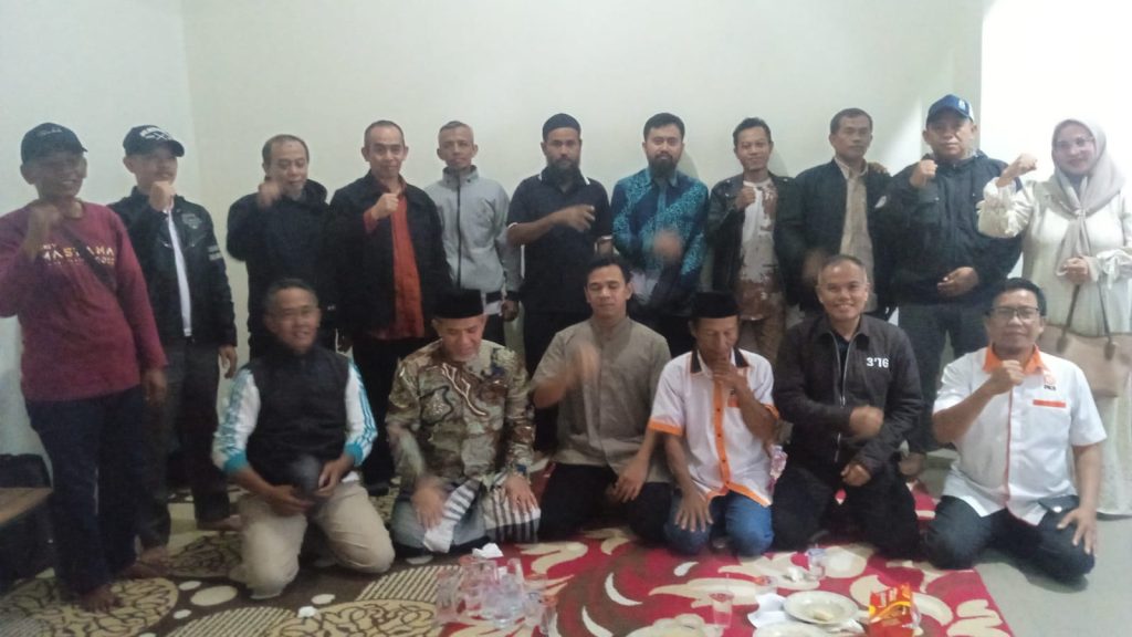 Ust Heri Ahmadi dan Budi (Ketua DPC Mangkubumi) pimpin silaturahmi DPC Mangkubumi