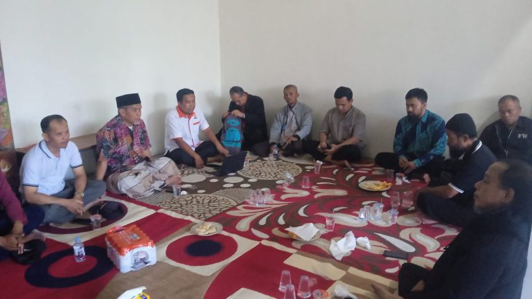 Ust Heri Ahmadi dan Budi (Ketua DPC Mangkubumi) pimpin silaturahmi DPC Mangkubumi