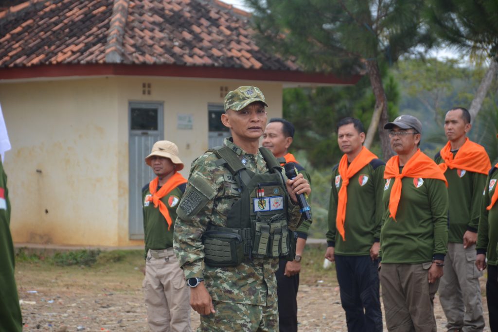 TNI Menyampaikan materi Pembinaan Kedisiplinan dan PBB