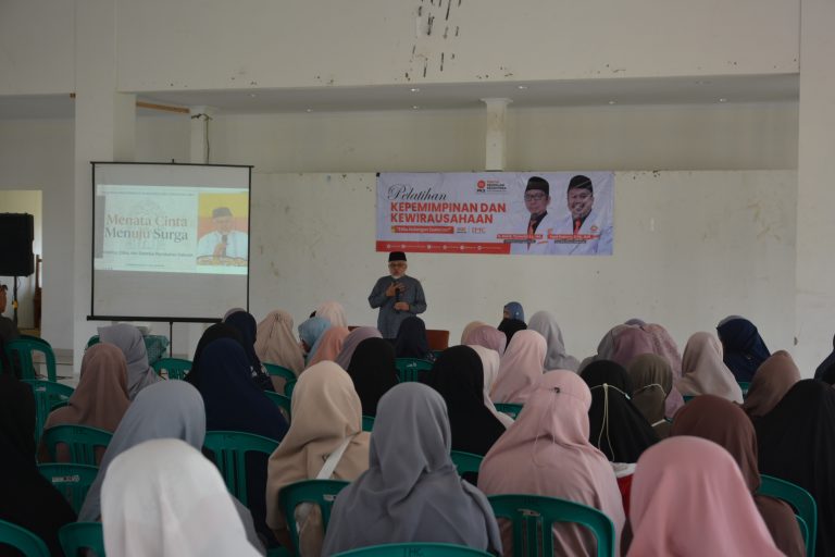 Pelatihan Kepemimpinan dan Kewirausahaan dari BKAP untuk Kader PKS bersama Drs. KH. Tetep Abdulatip, M.Ag.